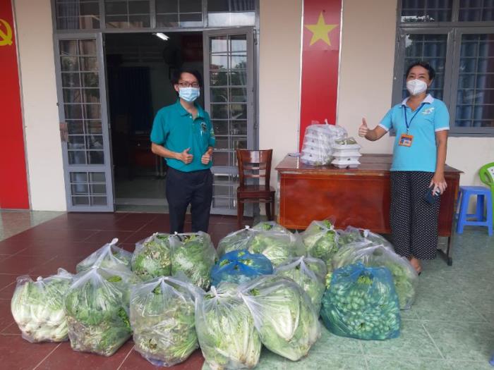 Tặng rau, trứng cho người dân ở địa bàn P.Phước Long A, Phước Long B, chùa Diệu Tràng và UBND các phường Phước Long A, Phước Long B, Phước Bình (ngày 01/09/2021)